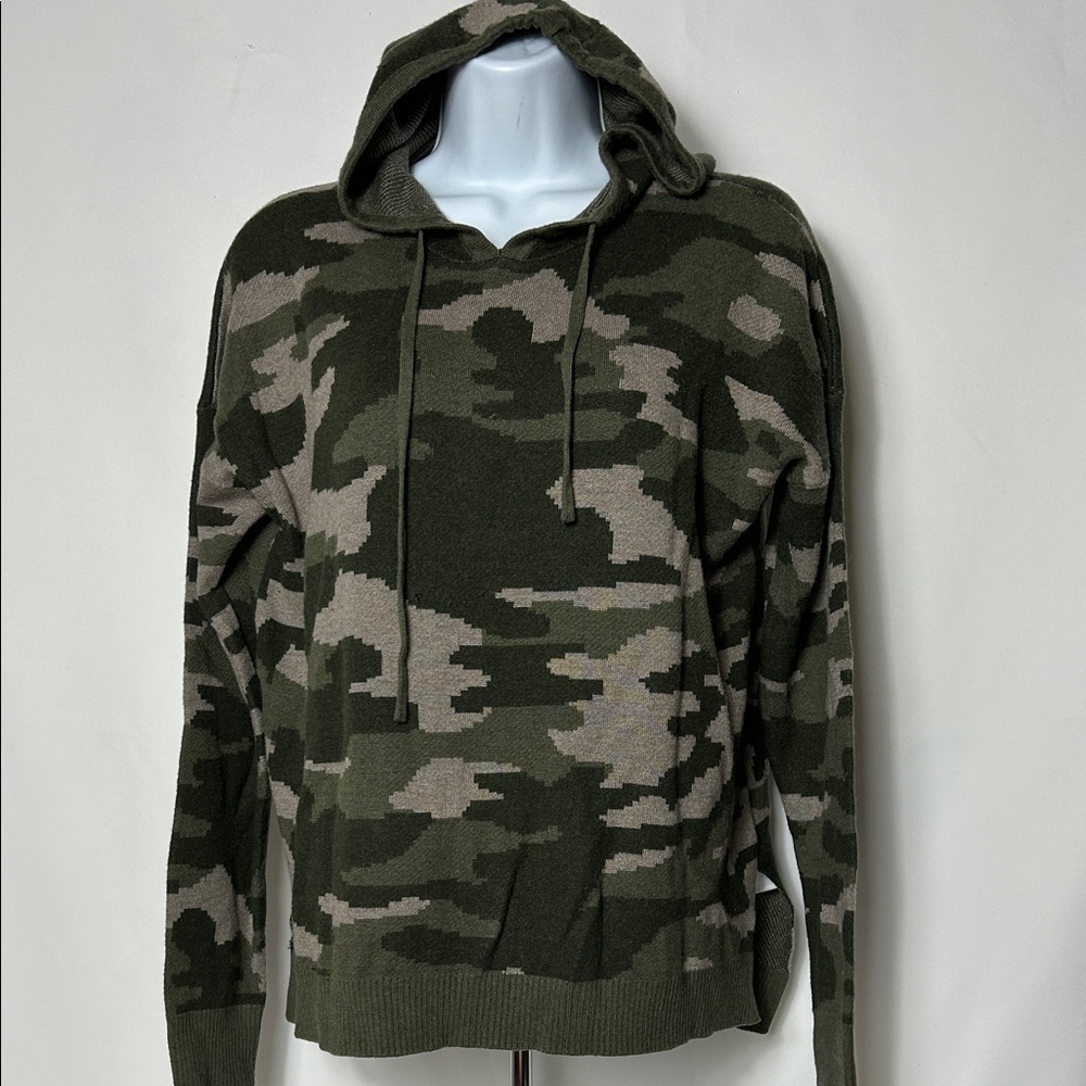 Rachel Zoe Women’s Size Medium Camouflage Long Sleeve Pullover Hoodie Sweater